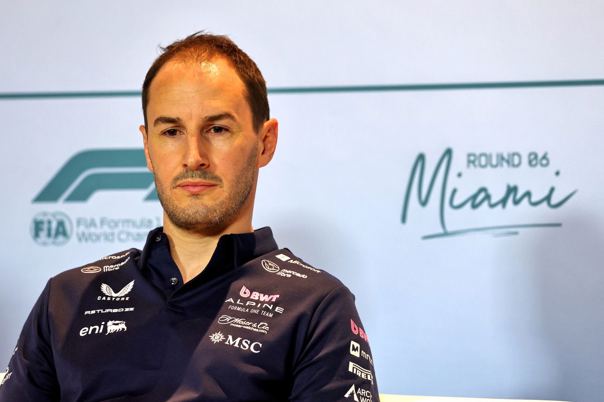 Alpine F1 team principal quits