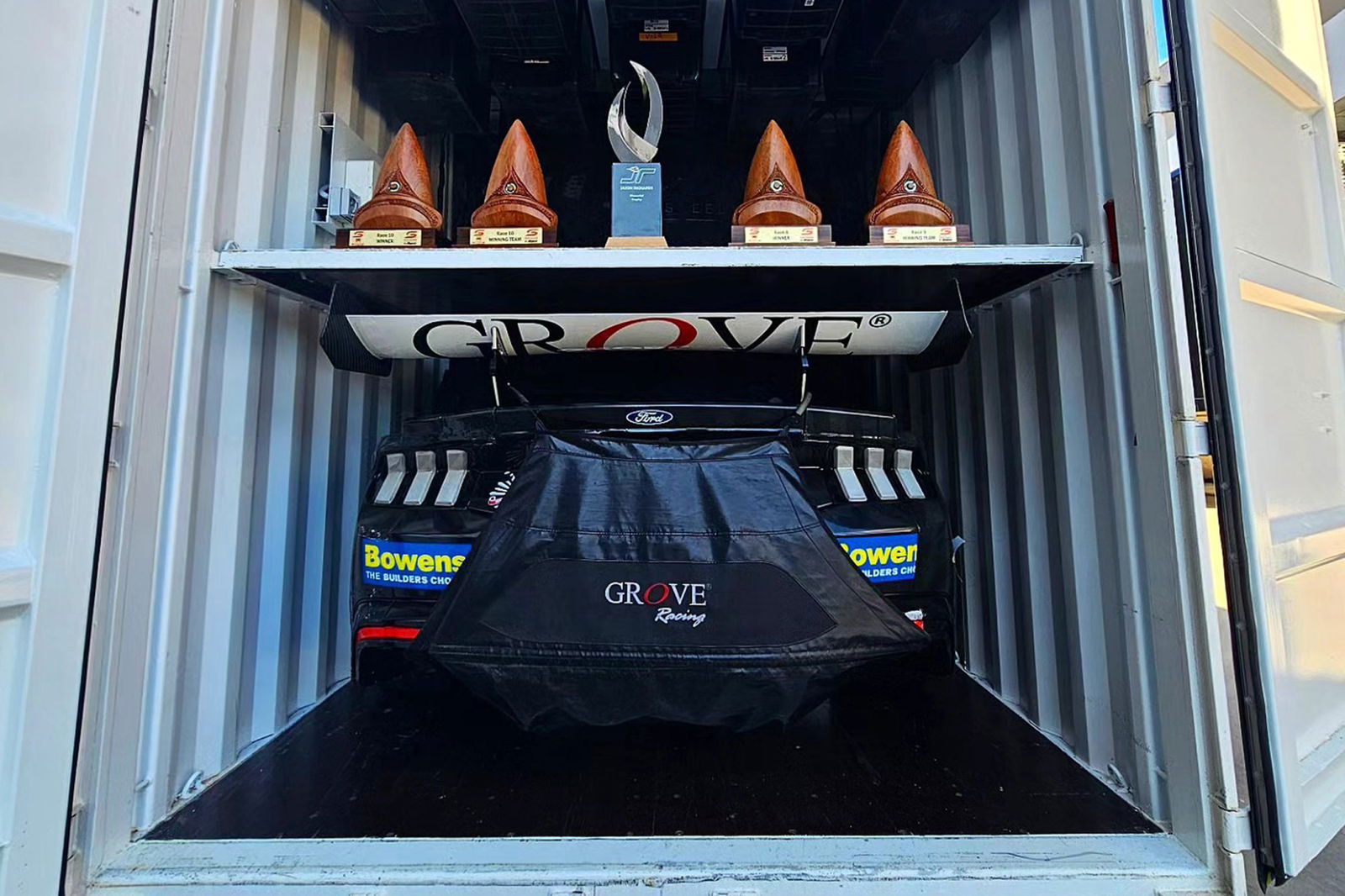Melbourne teams celebrate return of Supercars