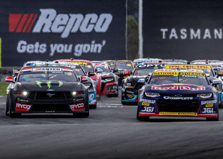 The start of a Supercars race at Symmons Plains Raceway.